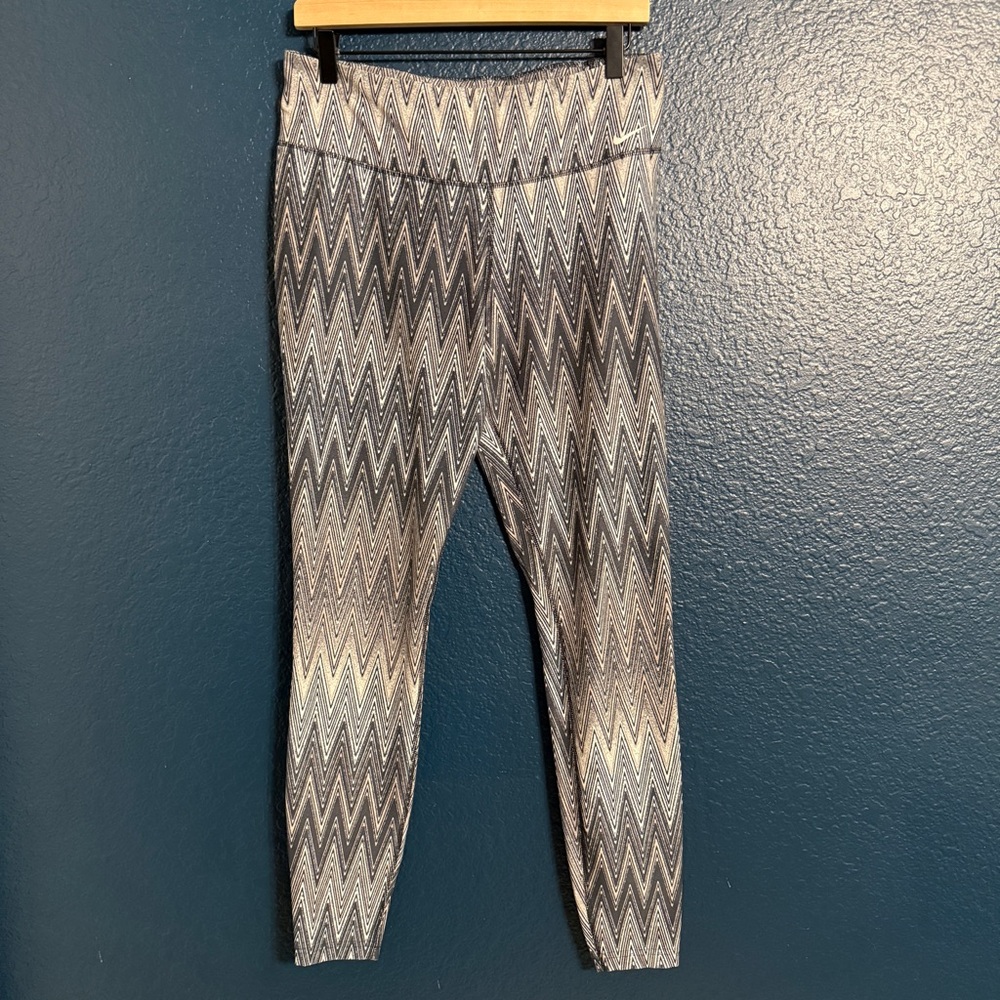 Nike Zigzag Patterned Women’s Leggings
